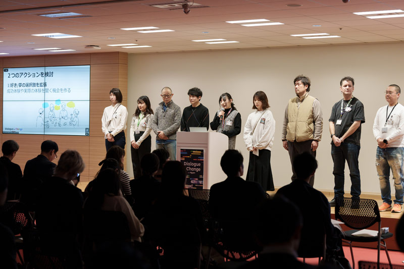 最終報告会Insights2023@楽天クリムゾンハウス　チーム発表の様子2